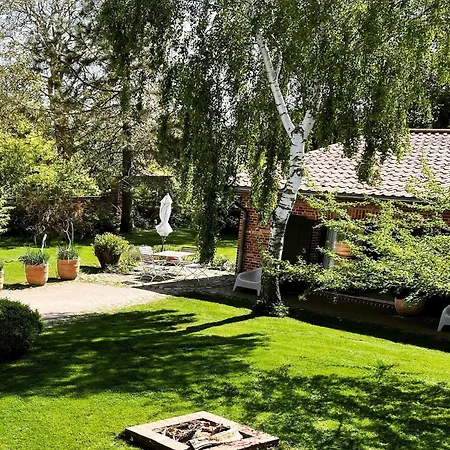 Serene In With Garden * Saal