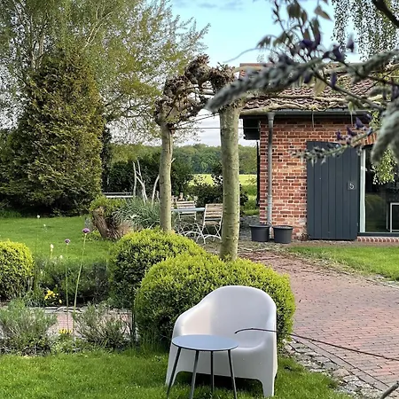 Apartman Serene In With Garden *
