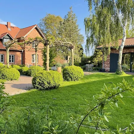 Serene In With Garden * Saal